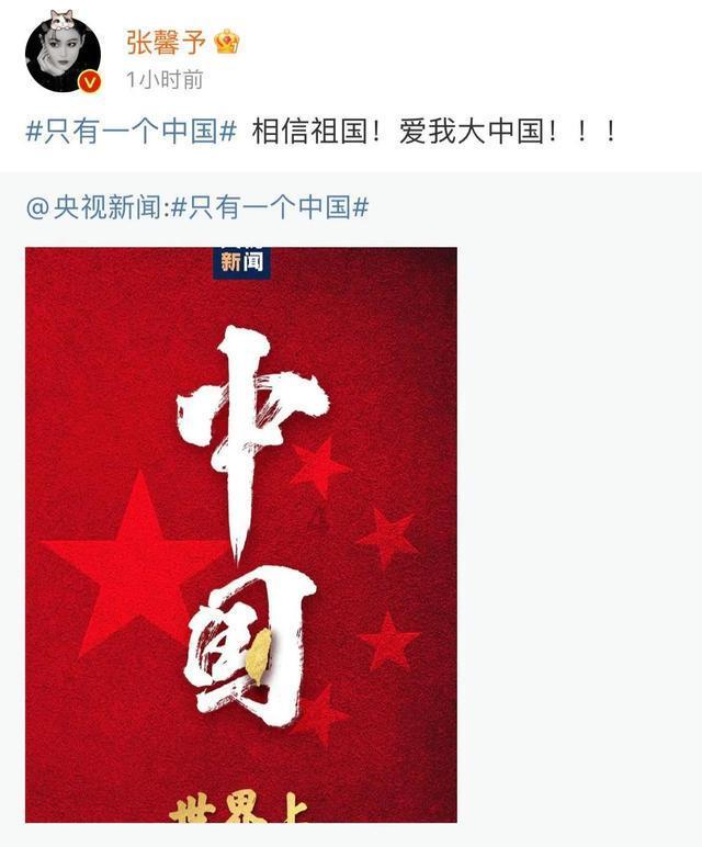 这一幕看的令人敬佩!一名老人摔倒,她用尽全力撑住老人